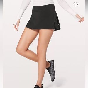 Lululemon Play off the Pleats Mid-rise skirt